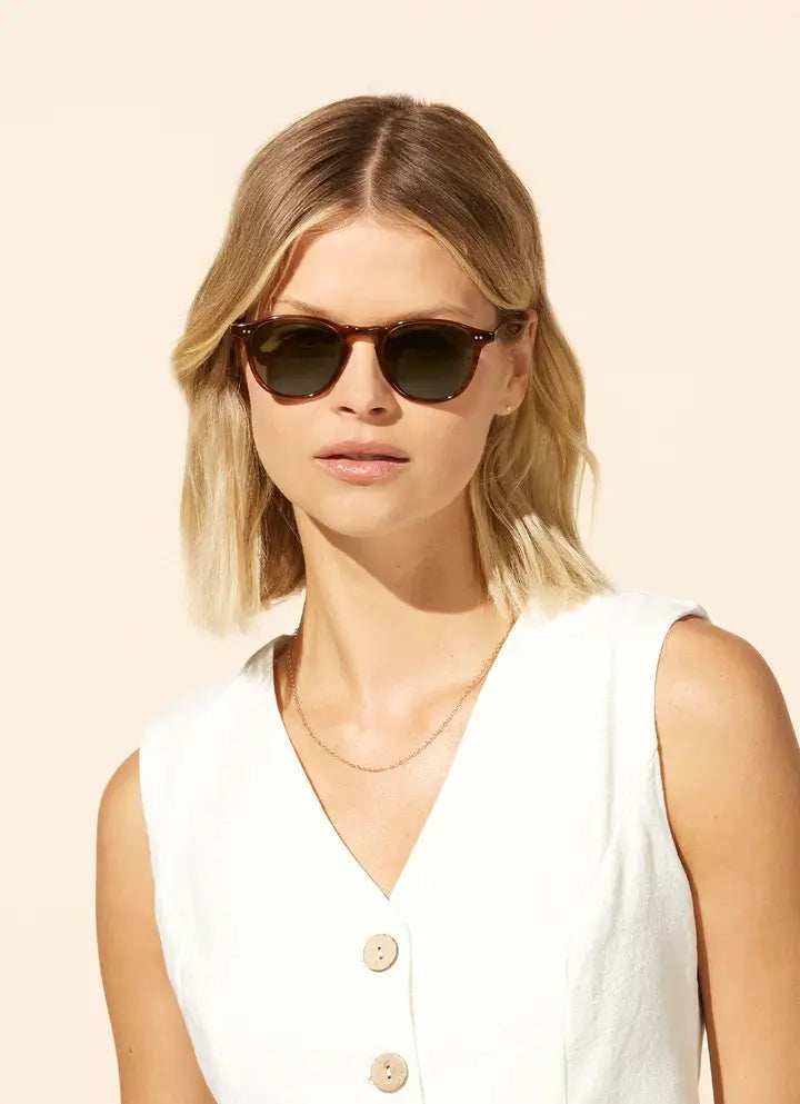 Model wearing Hampton Sun sunglasses Black Glass 46 size