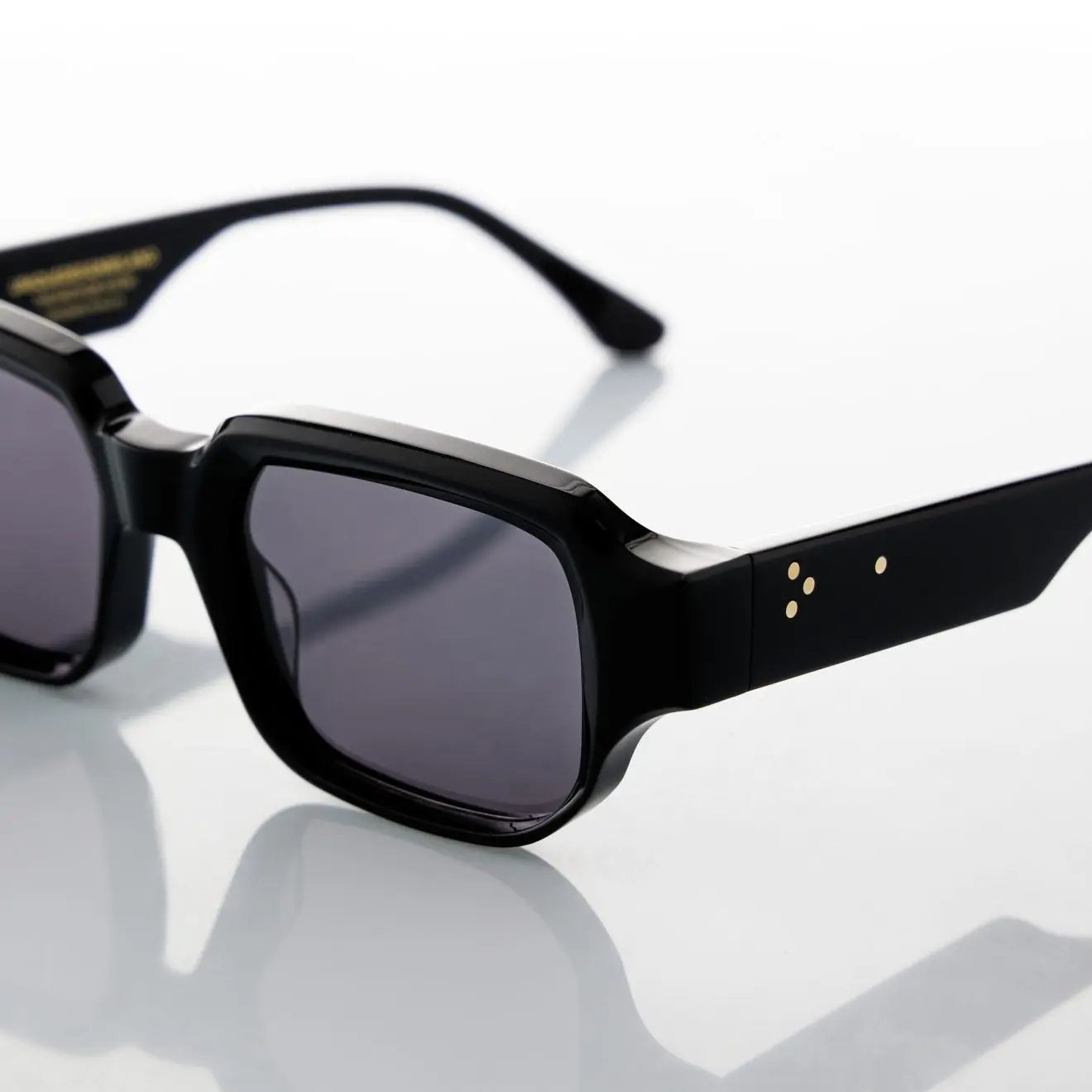 REVEL UNIQUEDESIGNMILANO