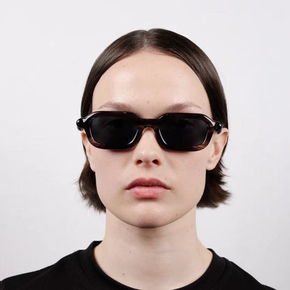 Woman wearing Paloceras Night Nectar S2 sunglasse